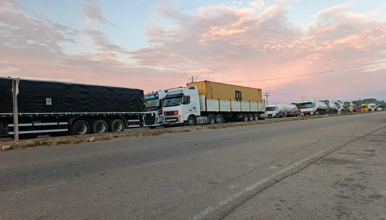 “Más de 5.000 camiones esperan que carreteras sean liberadas”, dice la Cámara de Transporte del Oriente