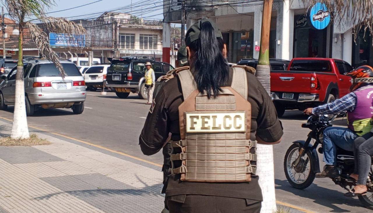 Delincuentes disparan y atracan a librecambista en pleno centro de Montero