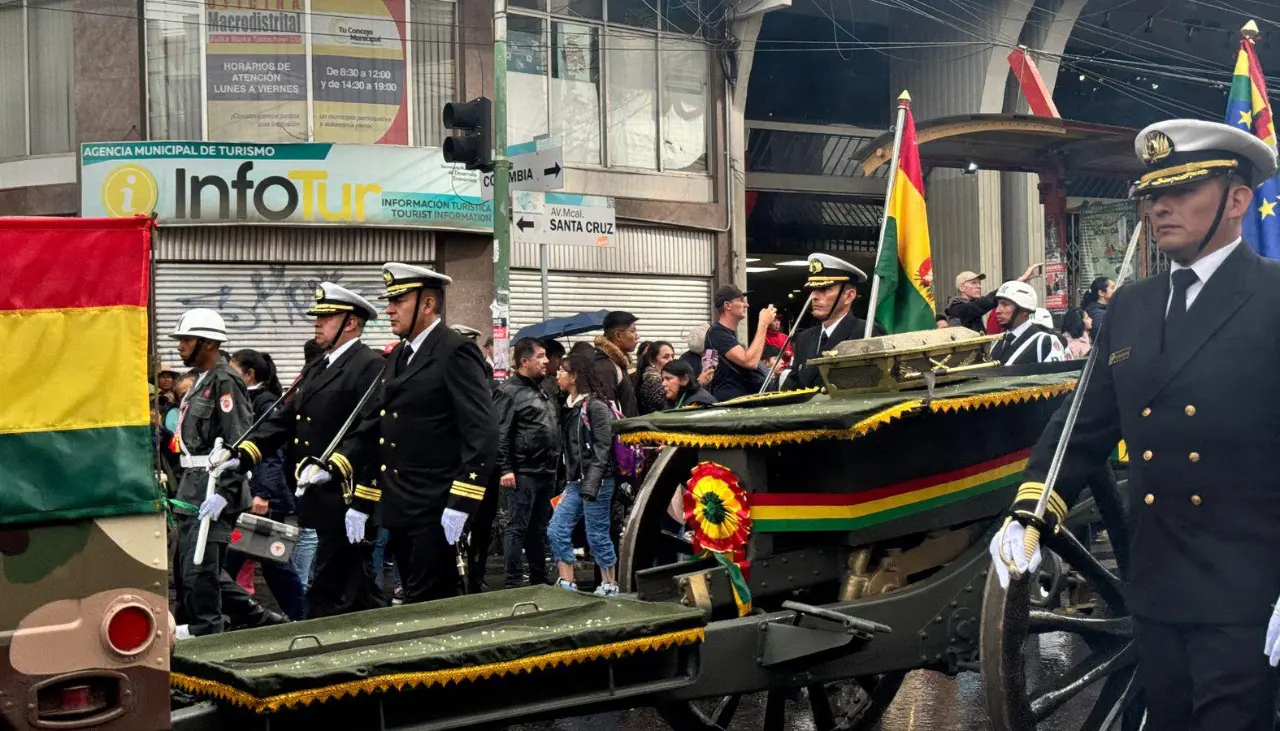 Trasladan los restos del héroe Eduardo Abaroa en la antesala al Día del Mar en Bolivia