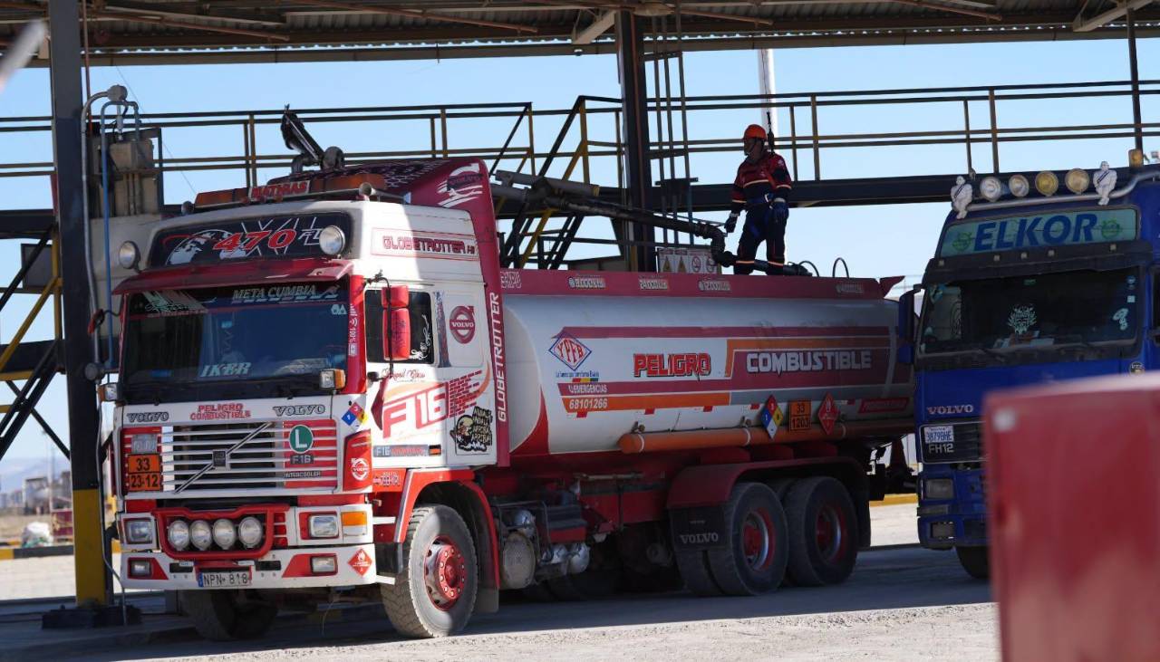 ¿Quiénes pagan el nuevo precio referencial del diésel? Son tres grupos, según el volumen de consumo