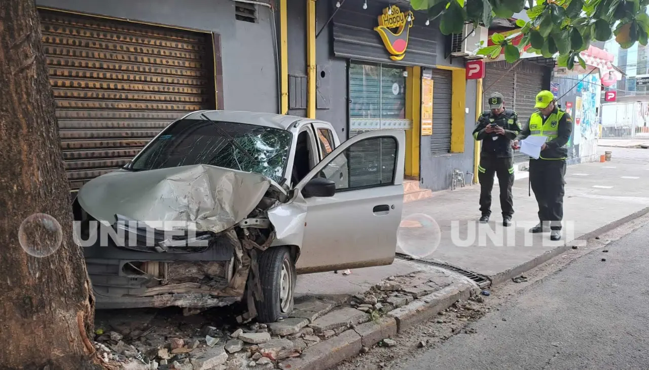 Santa Cruz: Violento accidente en la avenida Busch deja una persona gravemente herida