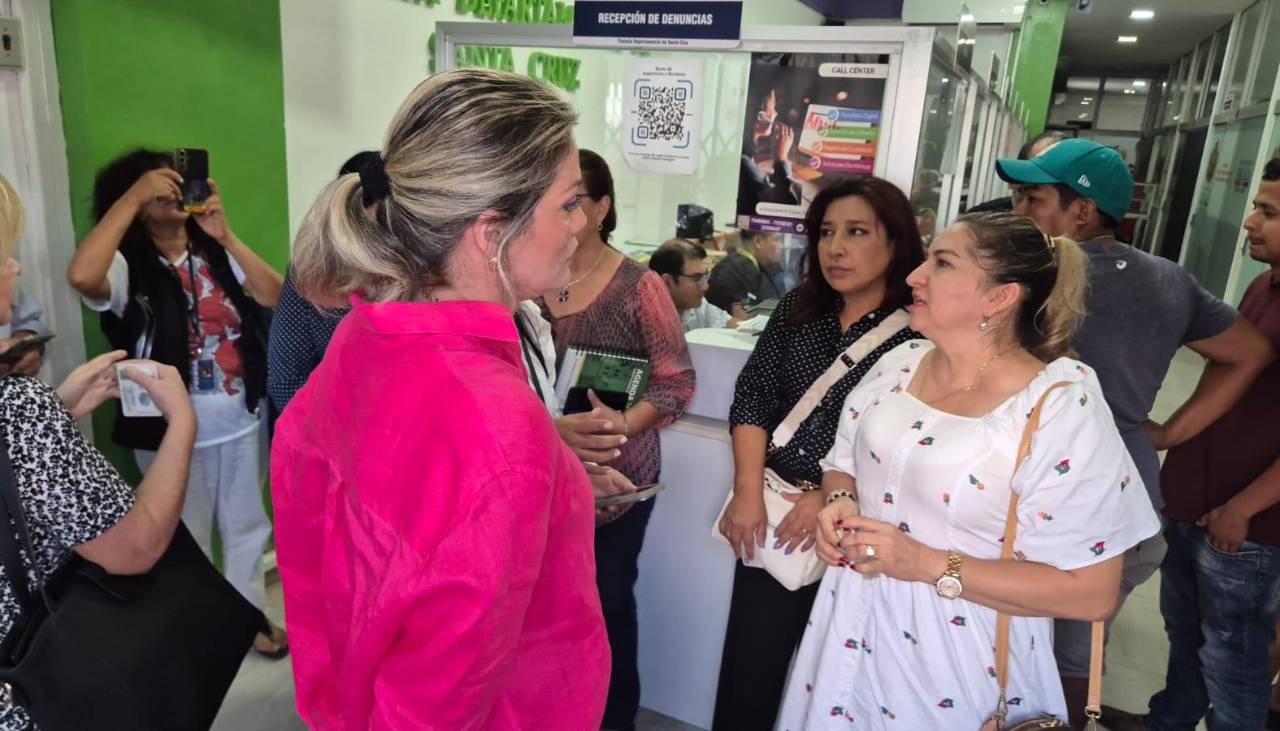 Cuatro concejalas denuncian al alcalde cruceño Jhonny Fernández y a su hijo por violencia política