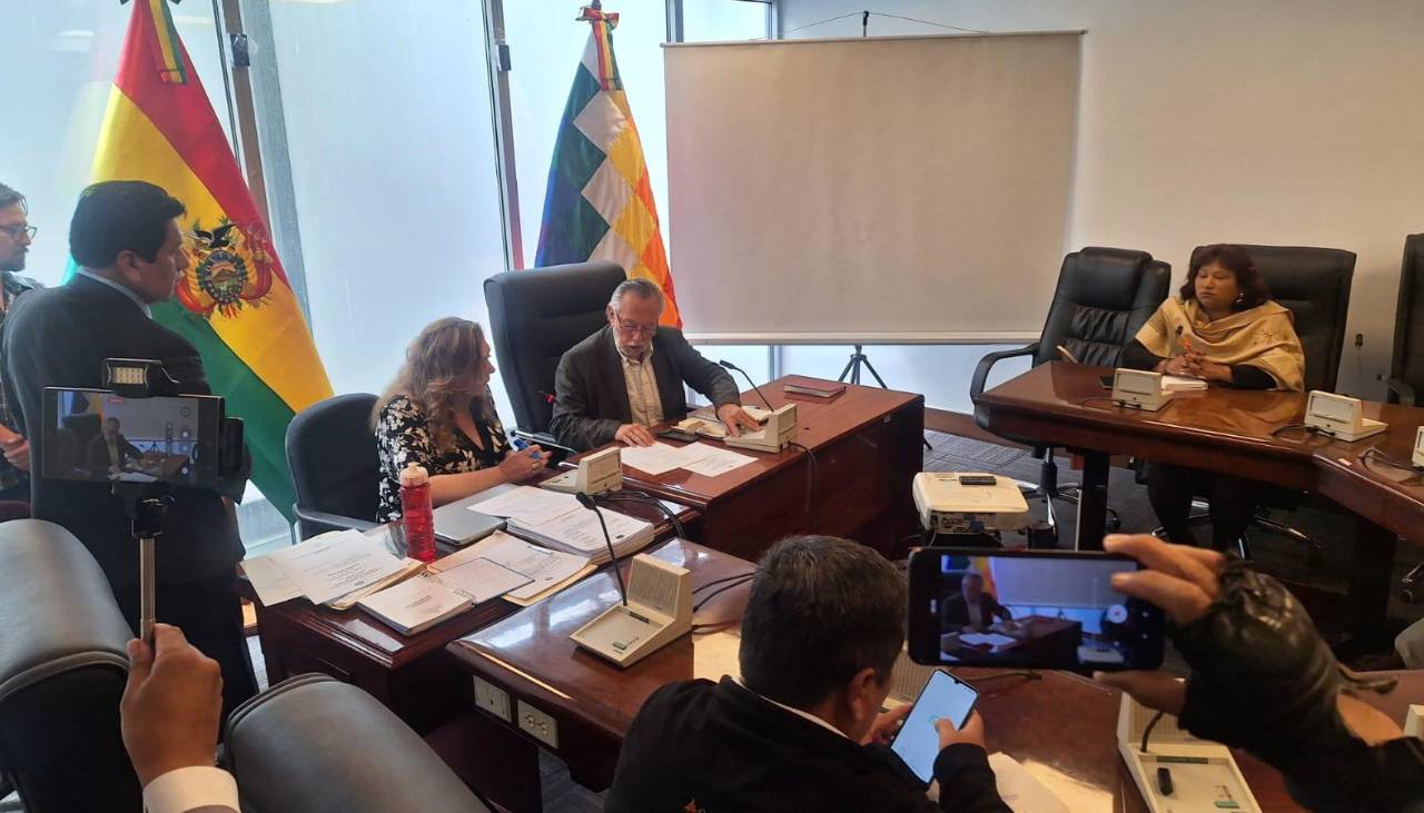 Tras el escándalo en el pleno de Diputados, Comisión de Constitución sesiona y trata la ley de subnacionales