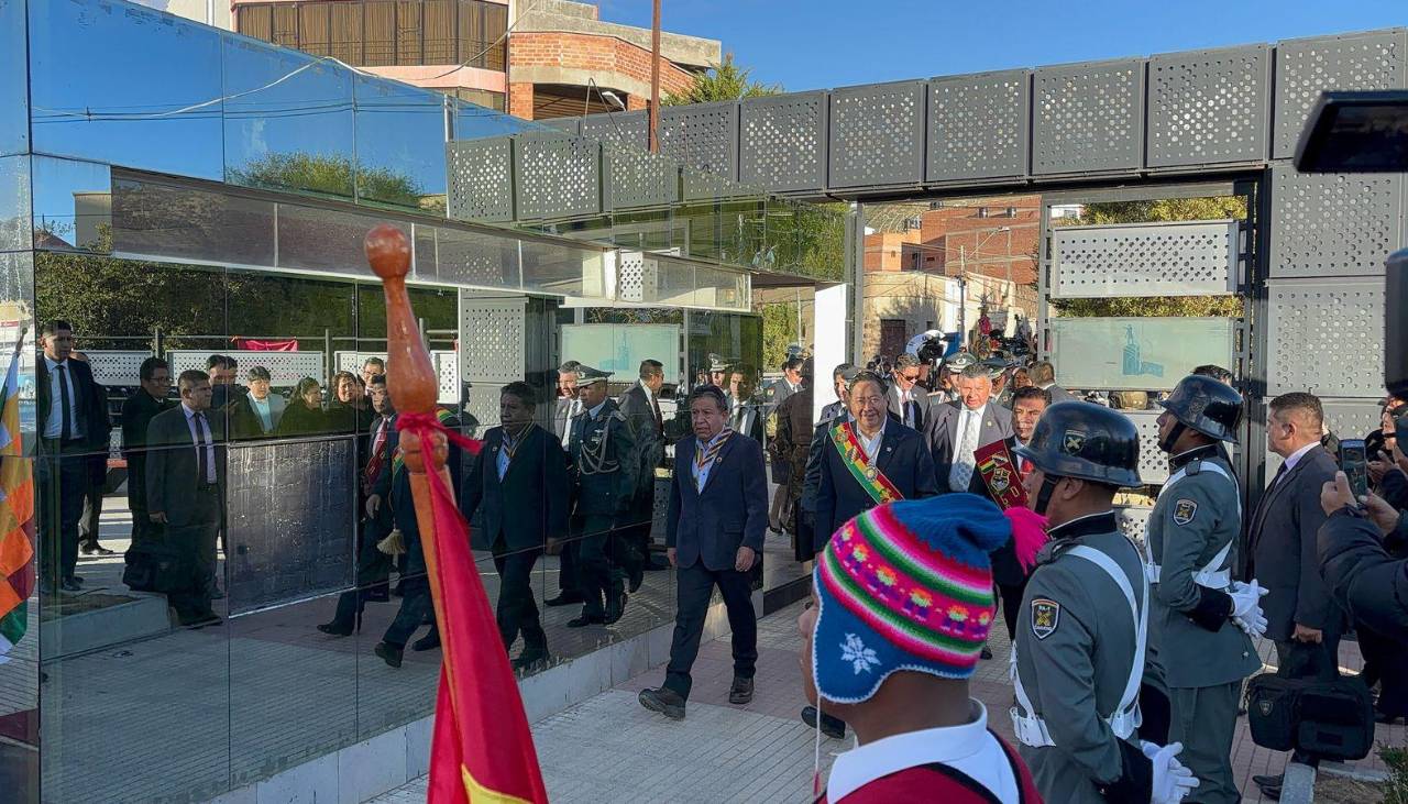 Oruro celebra 244 años de su gesta libertaria con la promesa de ser la primera región en usar hidrógeno verde