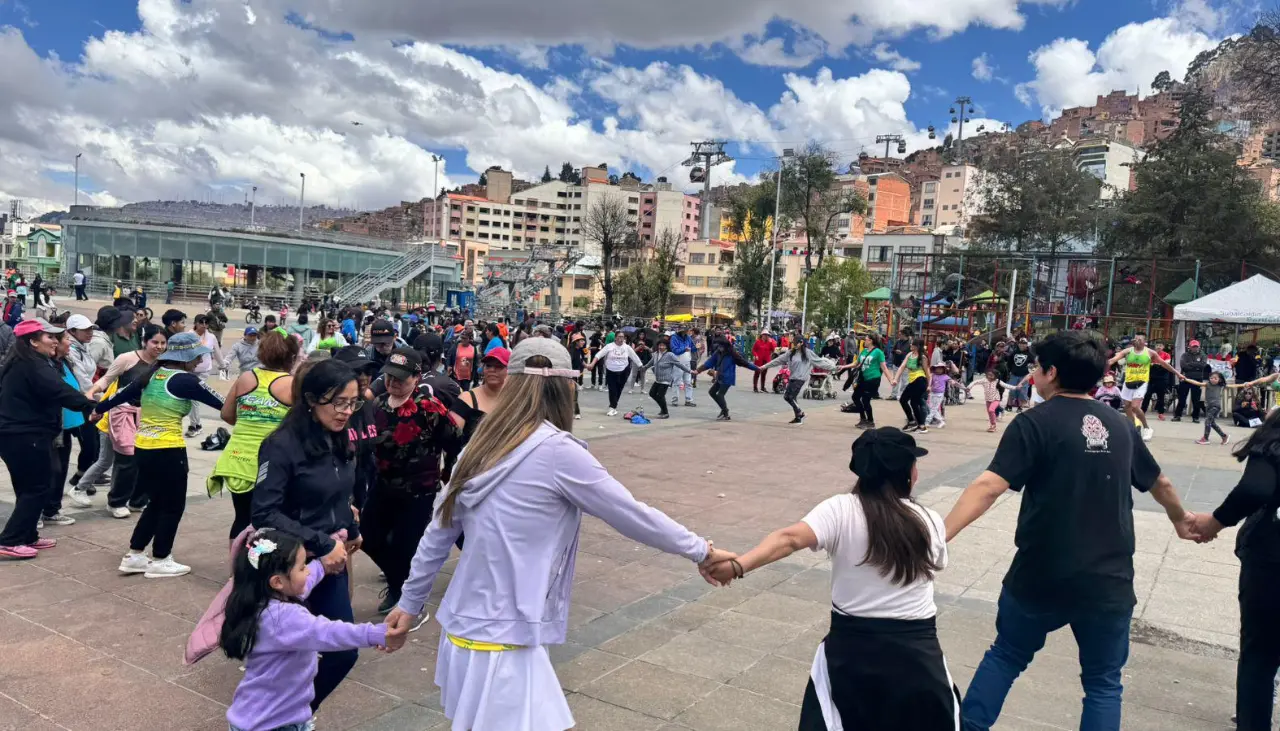 Menos contaminación y 33 vehículos retenidos deja el Día del Peatón en La Paz