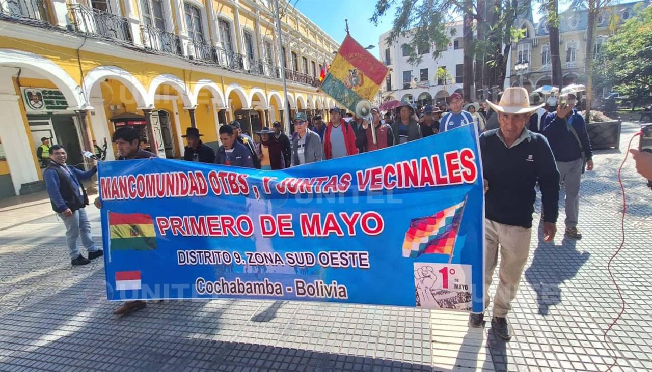 Cochabamba: Juntas vecinales marchan contra el alza de los pasajes en micro y piden incremento consensuado 