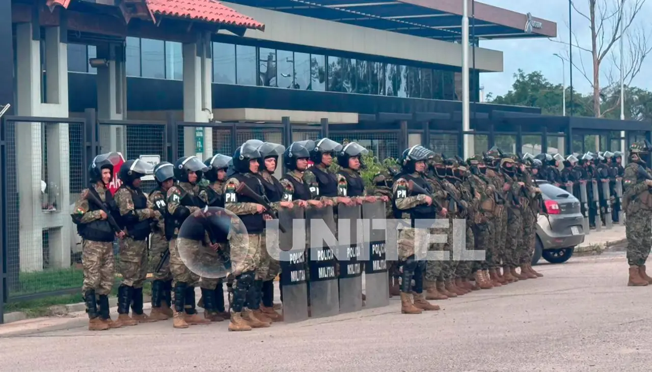 Militares resguardan refinerías de YPFB en el eje central del país tras la denuncia de “sabotaje” que hizo el presidente Paz
