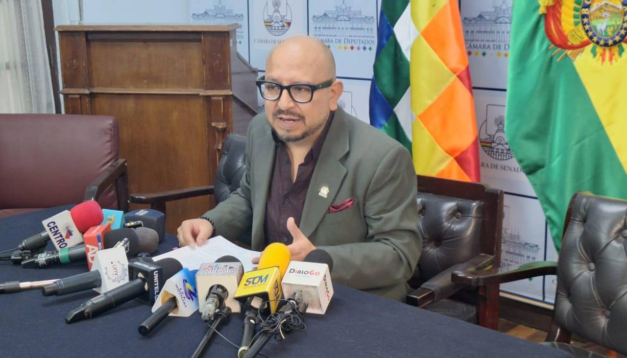 Asambleísta de Cochabamba plantea anular el 22 de enero como feriado nacional