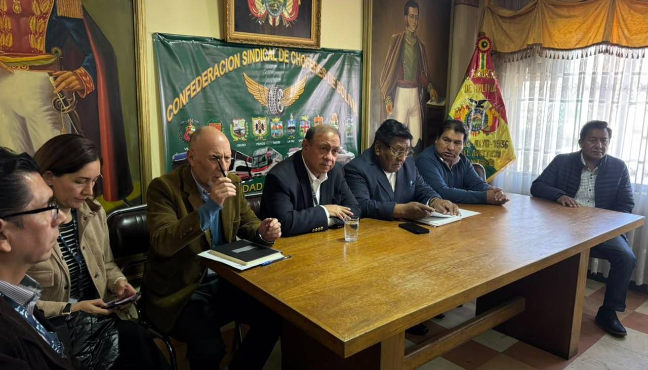 ATT y la Confederación de choferes reinstalan diálogo para tratar nuevas tarifas del transporte