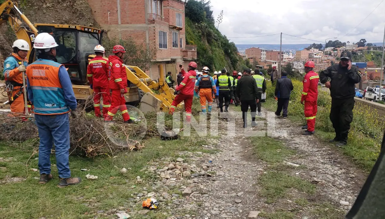 Policía confirma muerte de un hombre de 59 años dentro de su vivienda, que fue aplastada por un talud 