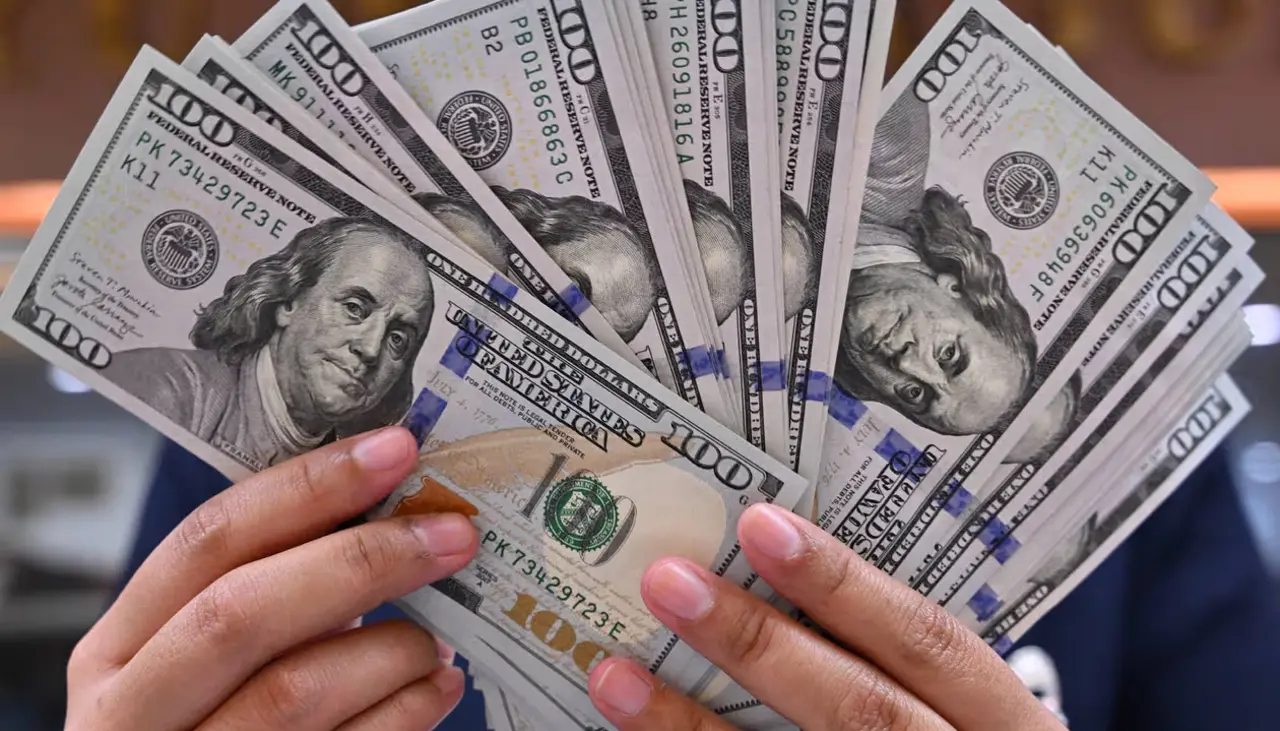 Recibió por error una transferencia de $us 170.000 de su trabajo y la justicia lo absolvió sin devolver el dinero