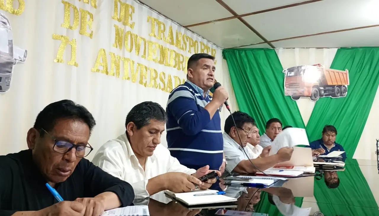 Confederación de Choferes anuncia “paro escalonado” desde el 5 de mayo en reclamo por el combustible