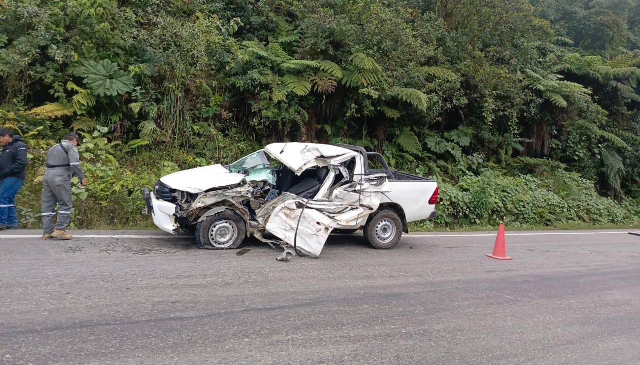 Un muerto y dos heridos deja el choque entre dos vehículos en la carretera Cochabamba-Santa Cruz