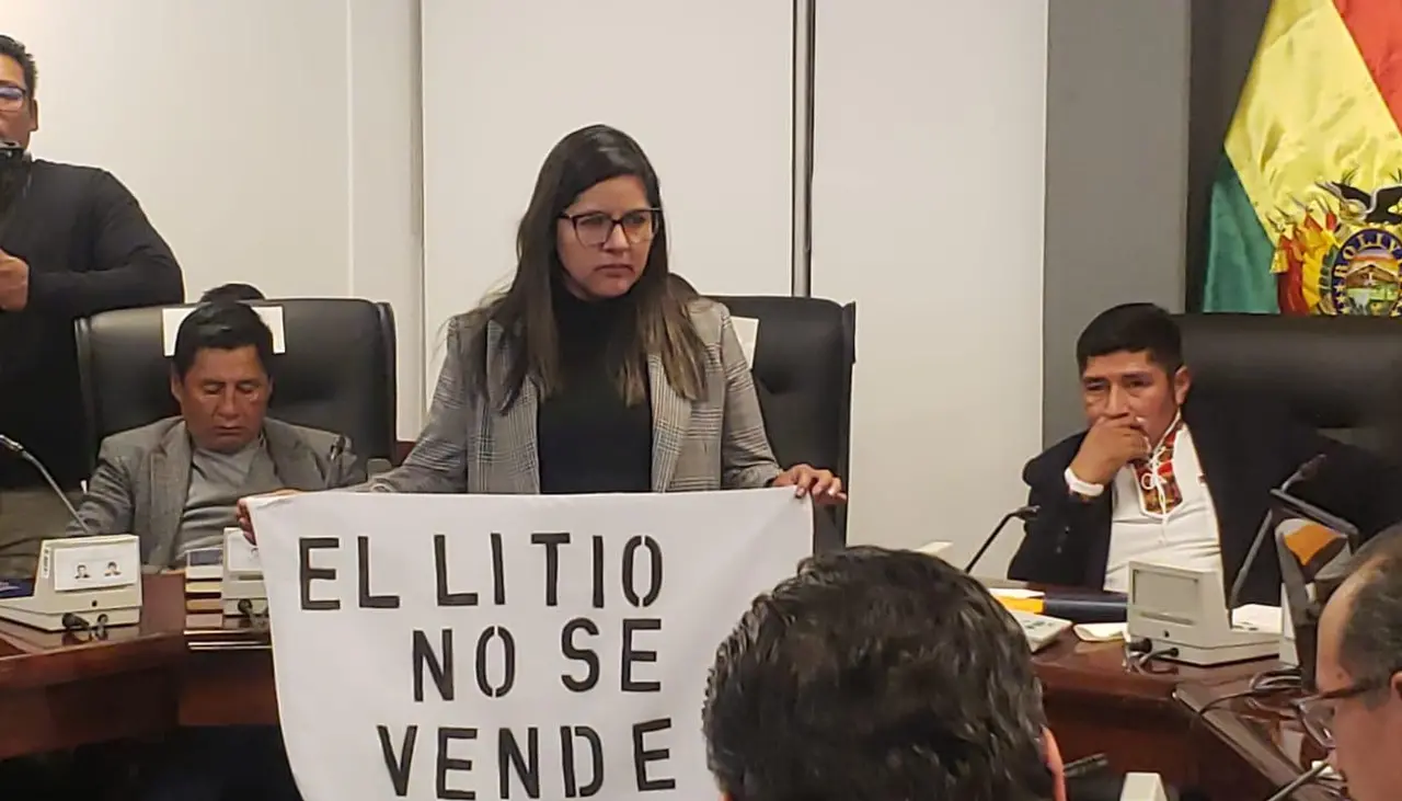 Diputados exigen sesionar en Potosí un contrato de litio con empresa rusa tras irrumpir la sesión en comisión 