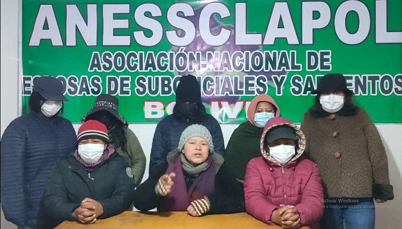 Esposas de policías exigen el repliegue de efectivos de Llallagua tras confirmarse tres muertes