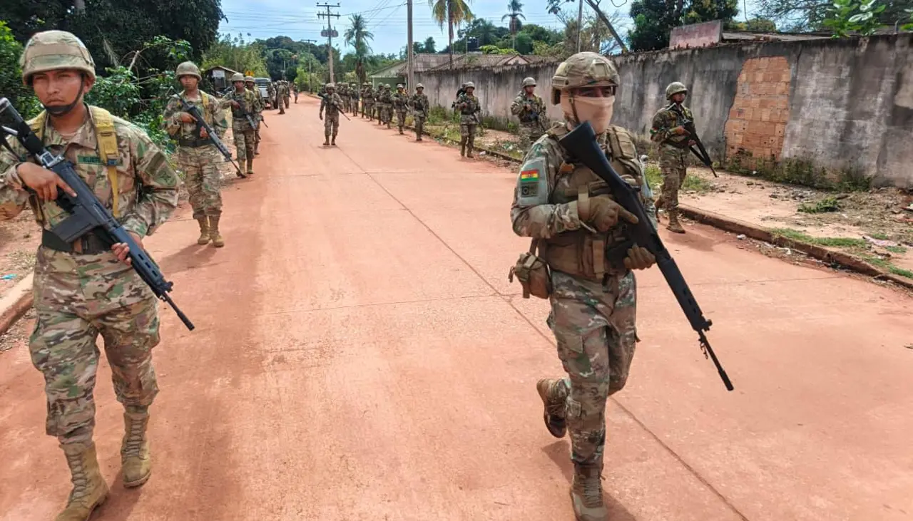 Militares cumplen patrullajes preventivos en San Matías ante ola de crímenes en la frontera