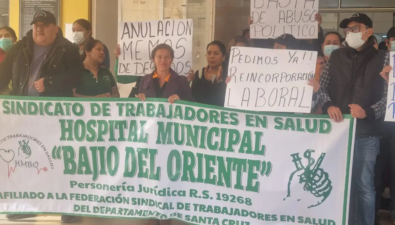 Paro de trabajadores de salud cumple su cuarto día en centros de salud y hospitales de Santa Cruz