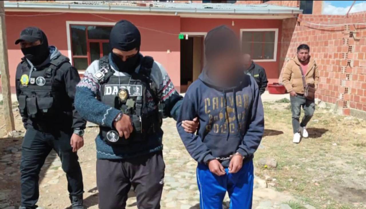Con pollera y aguayo, así operaba un hombre que se vestía de mujer para robar en La Paz