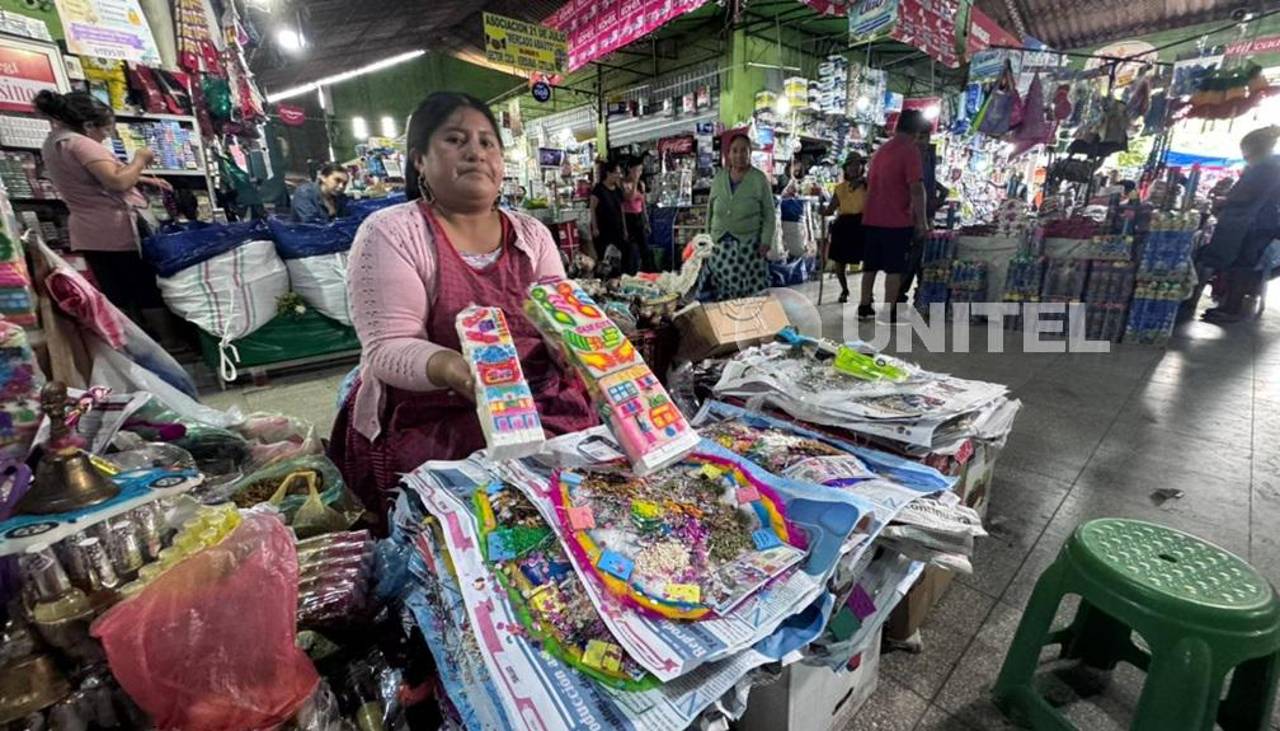 Martes de Ch’alla: comerciantes preparan las tradicionales mesas para la festividad 