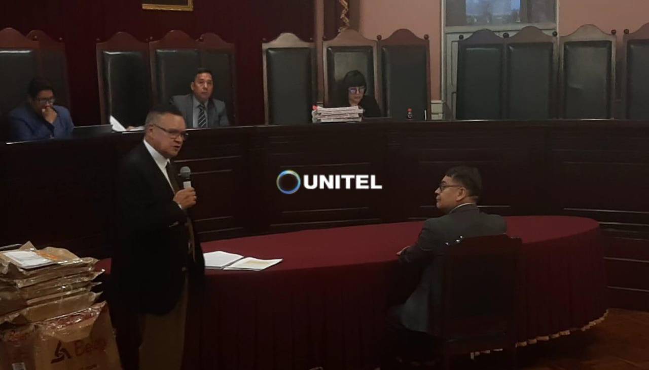 Exviceministro Aguilera se presenta ante un juzgado para declarar como testigo en el caso de la toma militar