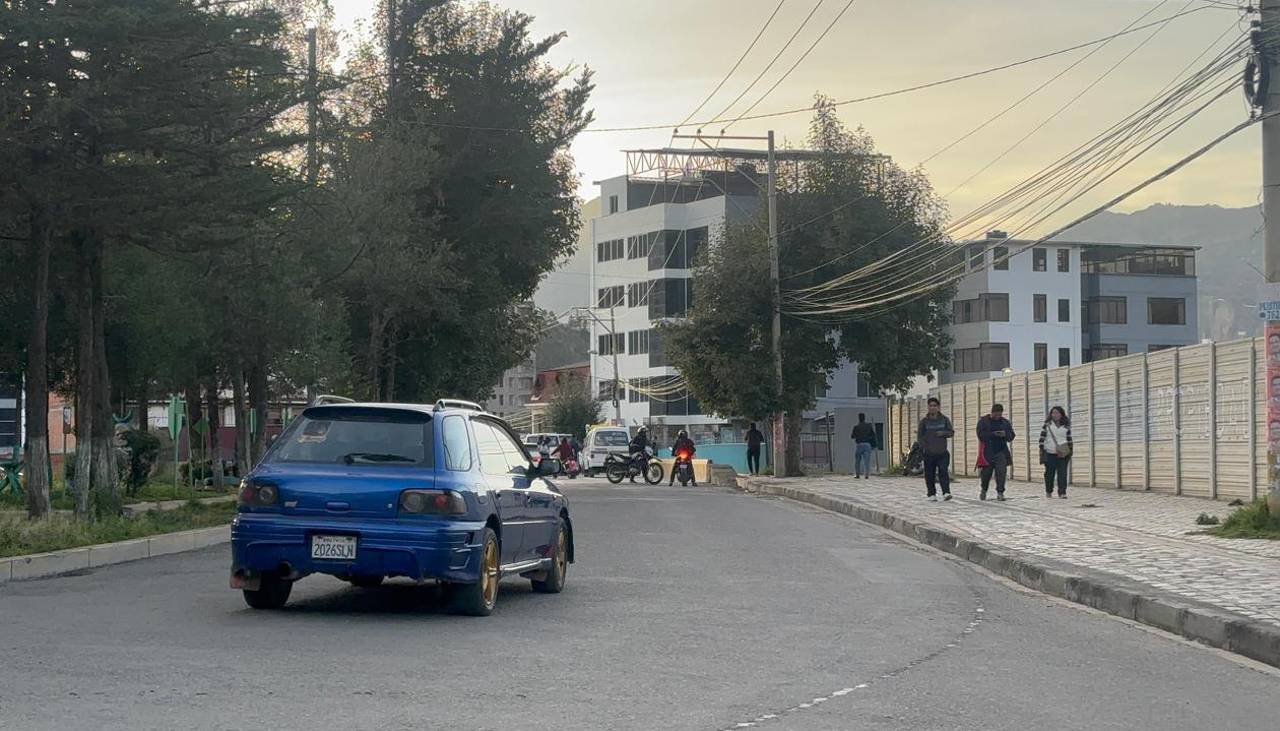 Bloqueo de choferes paraliza La Paz para exigir el pago del resarcimiento por la gasolina y la renuncia de autoridades