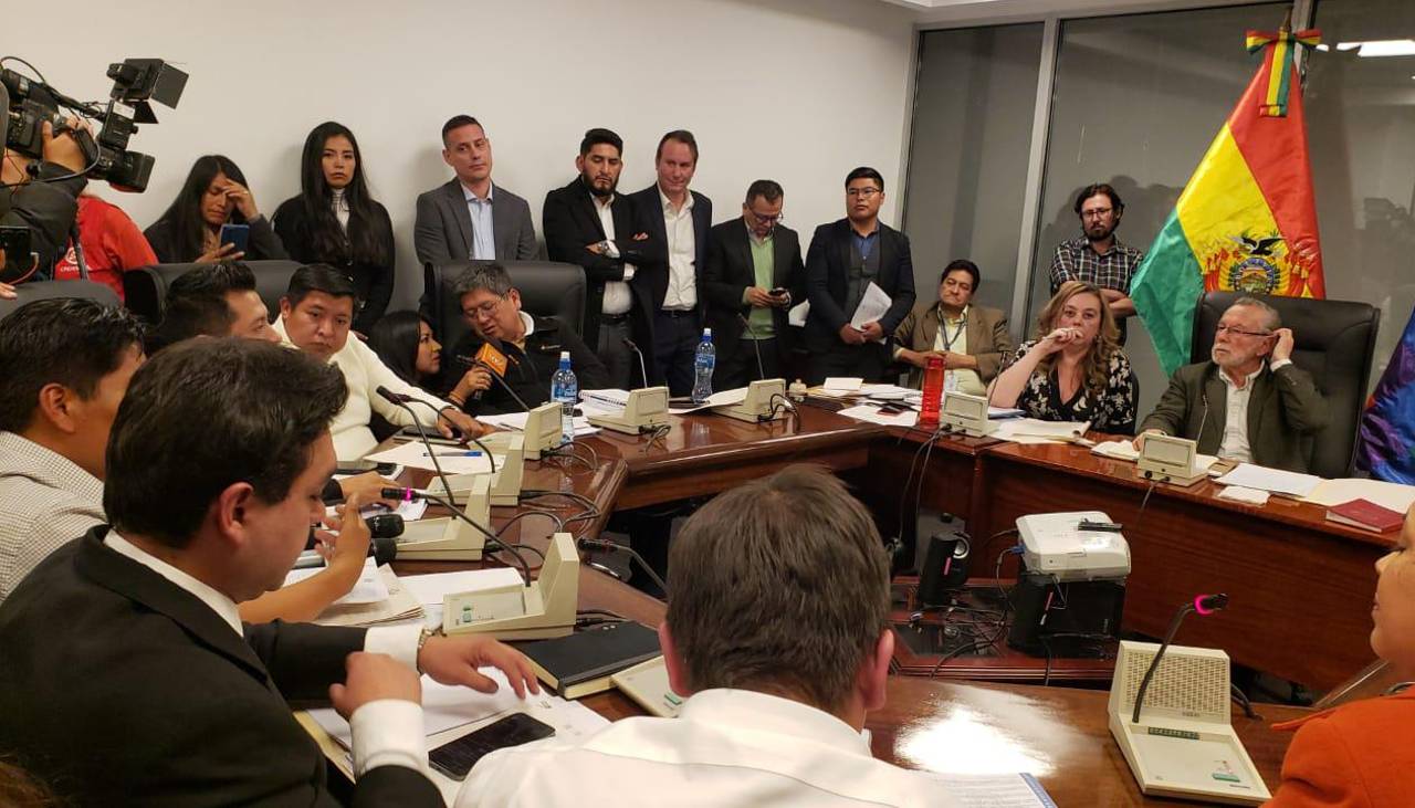 Comisión aprueba el proyecto de ley de elecciones subnacionales tras rechazar cambios y lo remite al pleno de Diputados