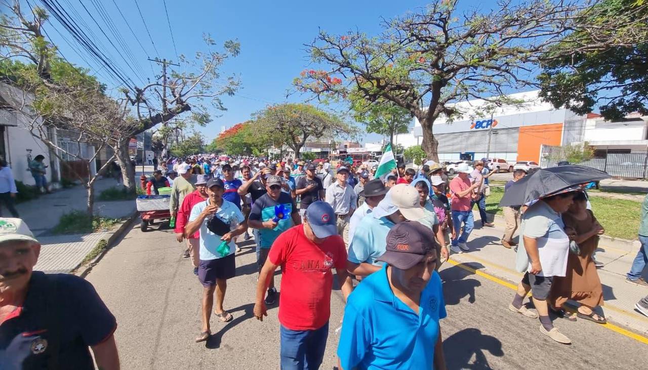 Marcha de micreros exige tarifa transitoria y derogación del decreto que elimina la subvención al diésel 