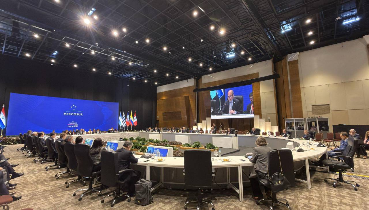 Cumbre del Mercosur se desarrolla con seis presidentes sudamericanos y con Milei como ausente