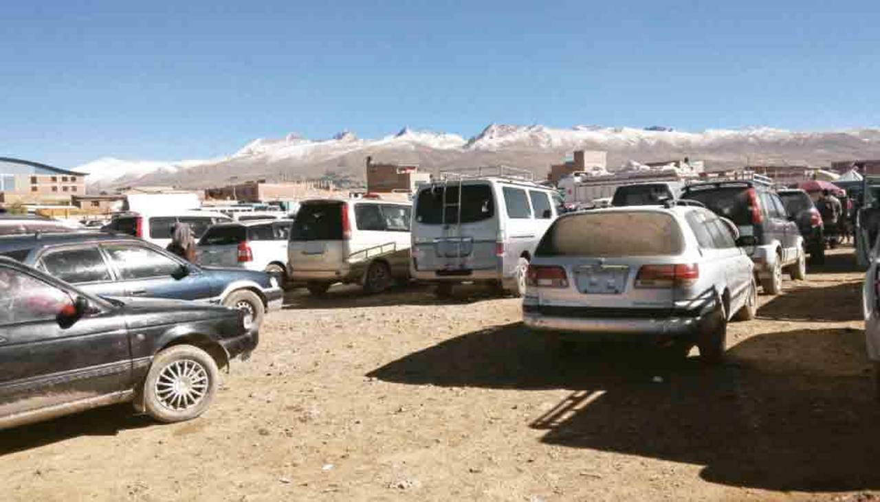 “Es un perjuicio y un riesgo”: Cámara de Transporte de La Paz pide control fronterizo para frenar ingreso de autos ‘chutos’ 