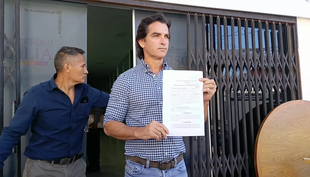 “Jhonny quiere cerrar el Concejo”, dice el concejal Saavedra tras denunciarlo por incumplimiento de deberes 