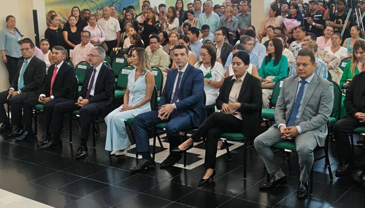 Juan Pablo Velasco posesiona a su primer gabinete en la Gobernación cruceña
