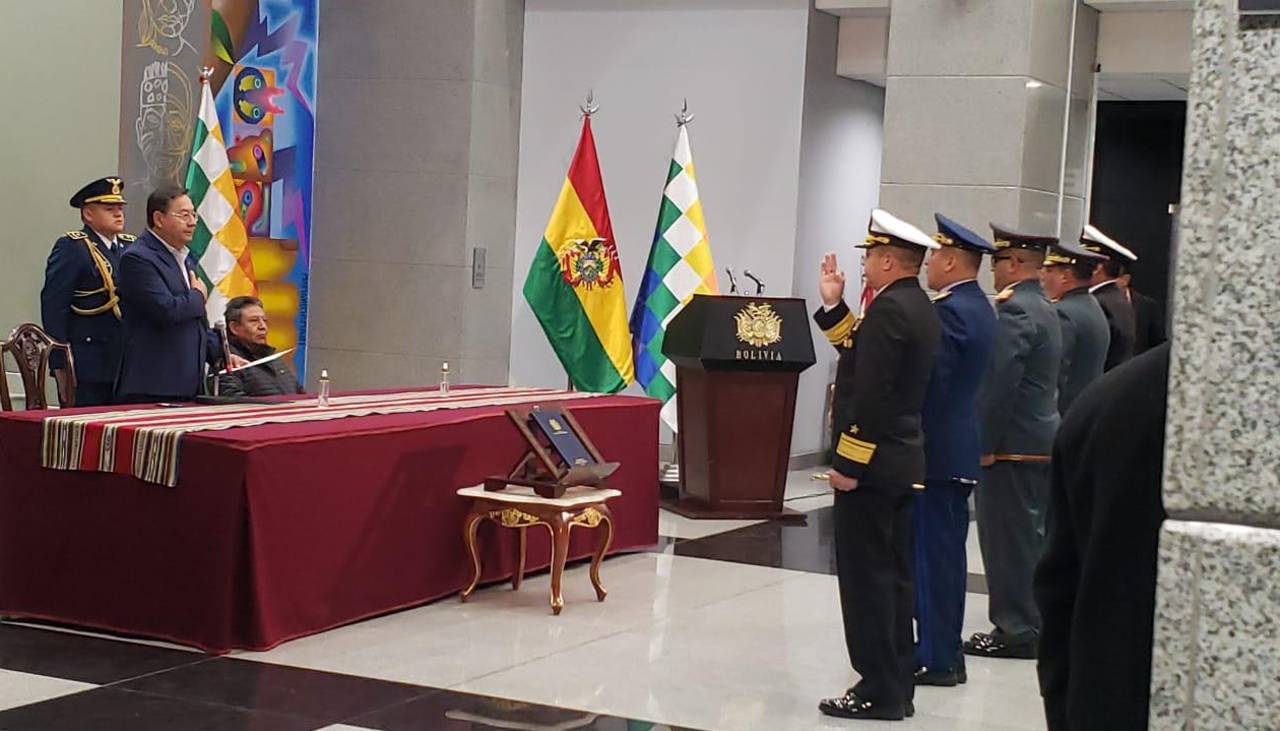 A poco de las elecciones, Luis Arce designa a nuevas autoridades del Alto Mando Militar