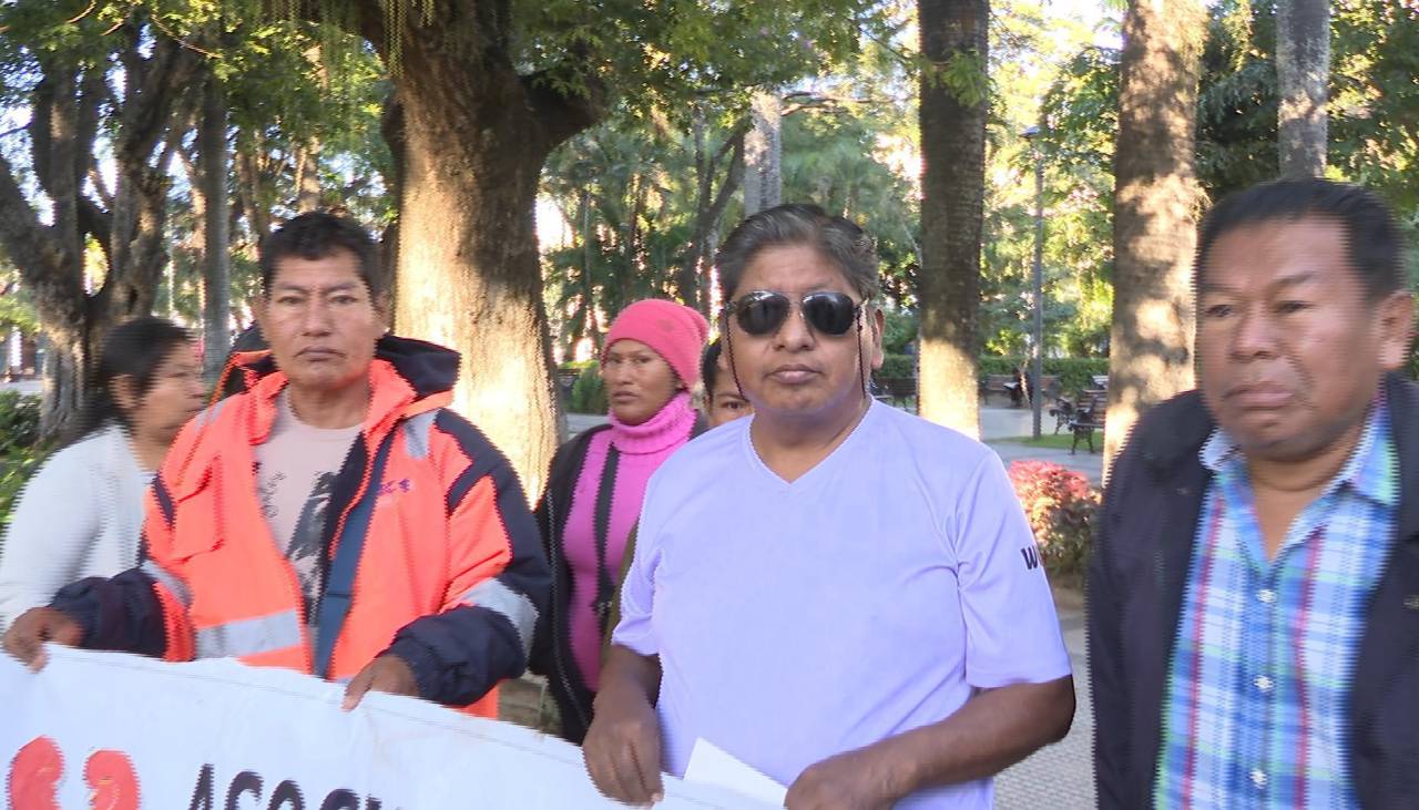 Pacientes renales instalan un piquete de huelga de hambre para exigir que se pague el servicio de diálisis