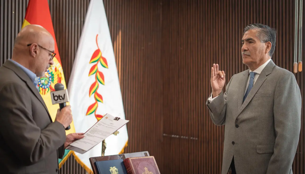 Ministro Lupo posesiona a Hernán Pereira Fernández como director interino del INRA