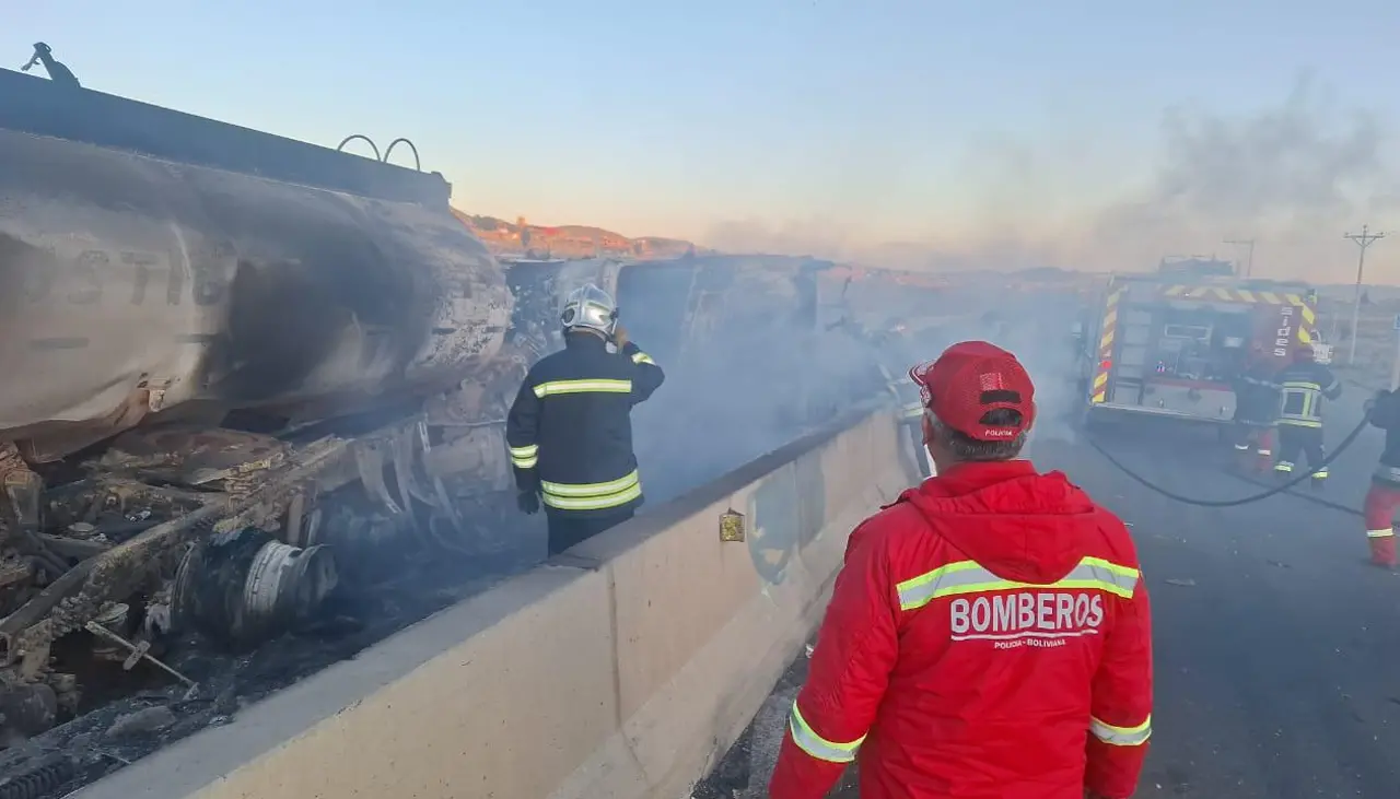 Milagro en la carretera: Una mujer embarazada se salva del incendio de una cisterna