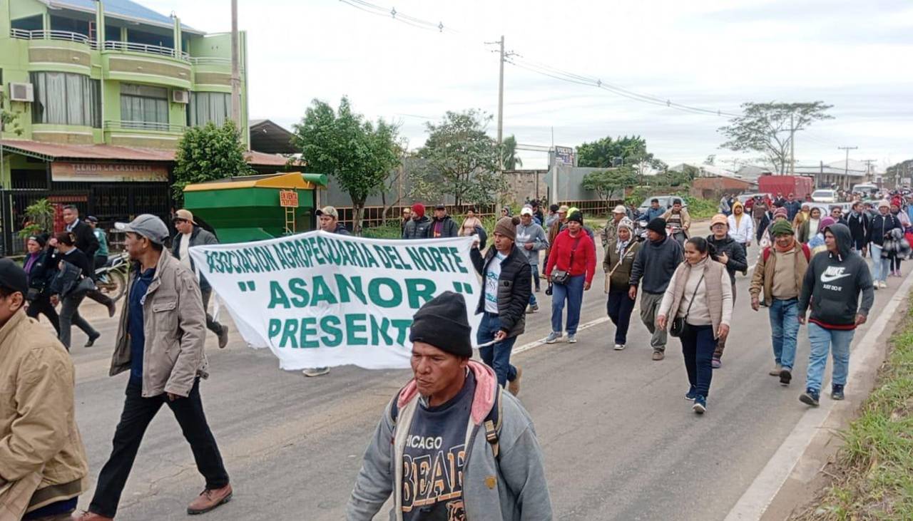 Decreto del diésel: Agropecuarios del Norte Integrado marchan e instalan bloqueo en Montero 