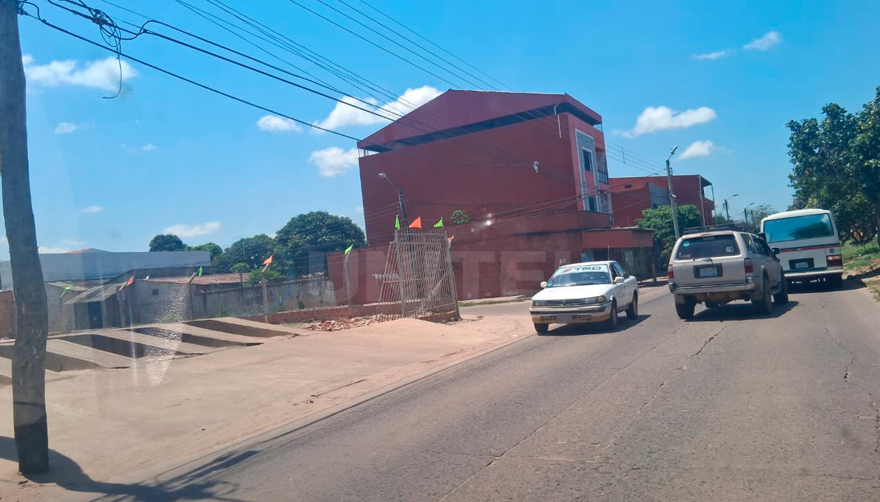 Santa Cruz: Joven es atracada y herida por antisociales cuando se dirigía a la universidad