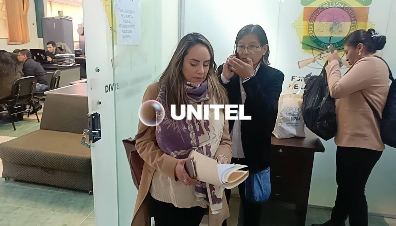 Diputados de AP declaran en la Policía como denunciantes en el caso contra YPFB por la gasolina