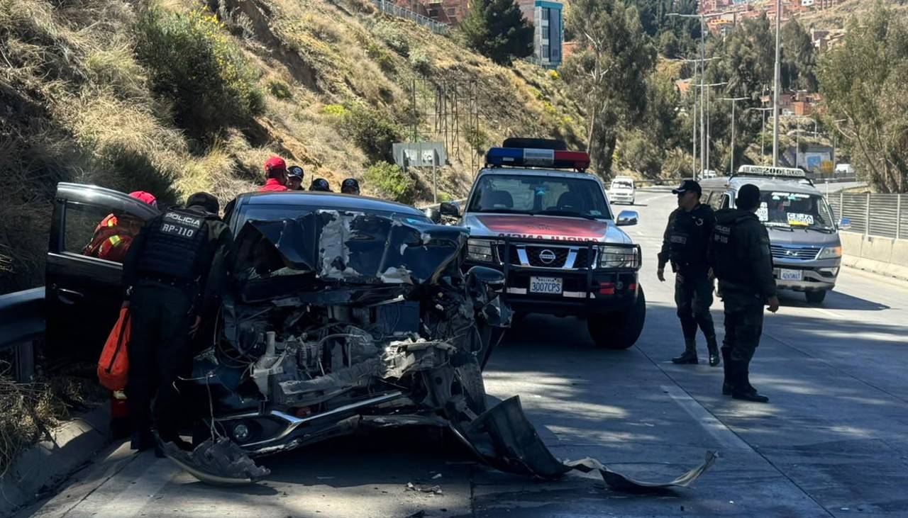 La Paz: Reportan un fallecido tras una triple colisión en la autopista