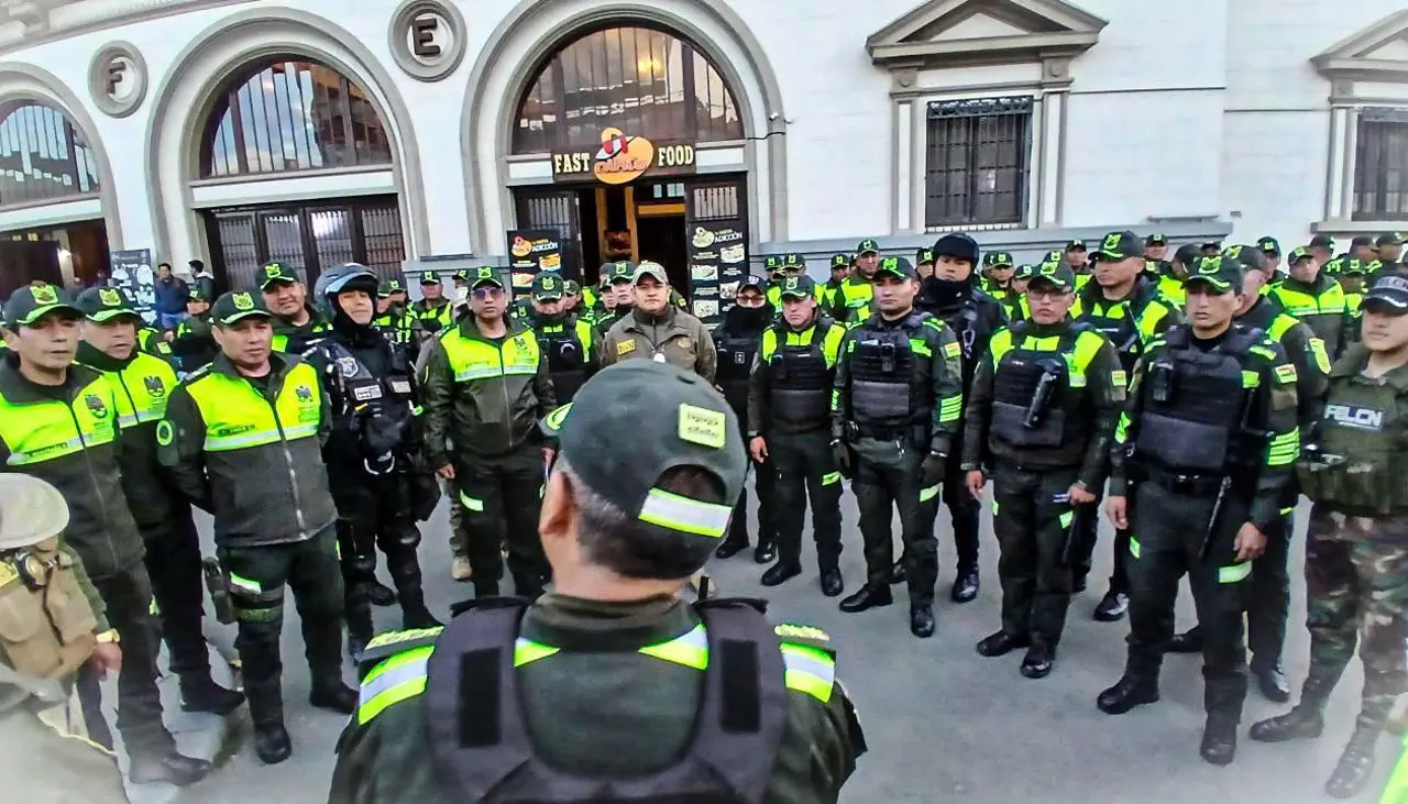 Cápsulas de seguridad para dignatarios y agentes en hoteles: Unos 1.800 policías vigilarán la posesión de Rodrigo Paz