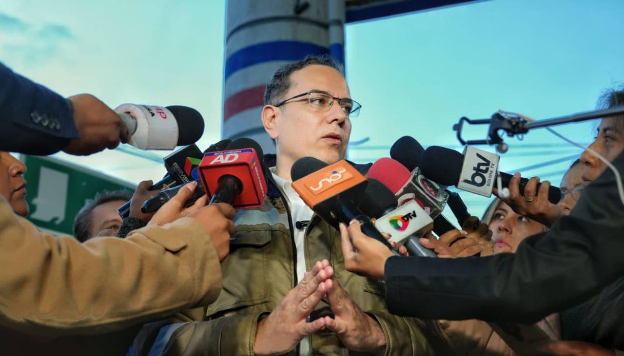 “Este tema ya está solucionado”: YPFB garantiza calidad del combustible que se comercializa en el país