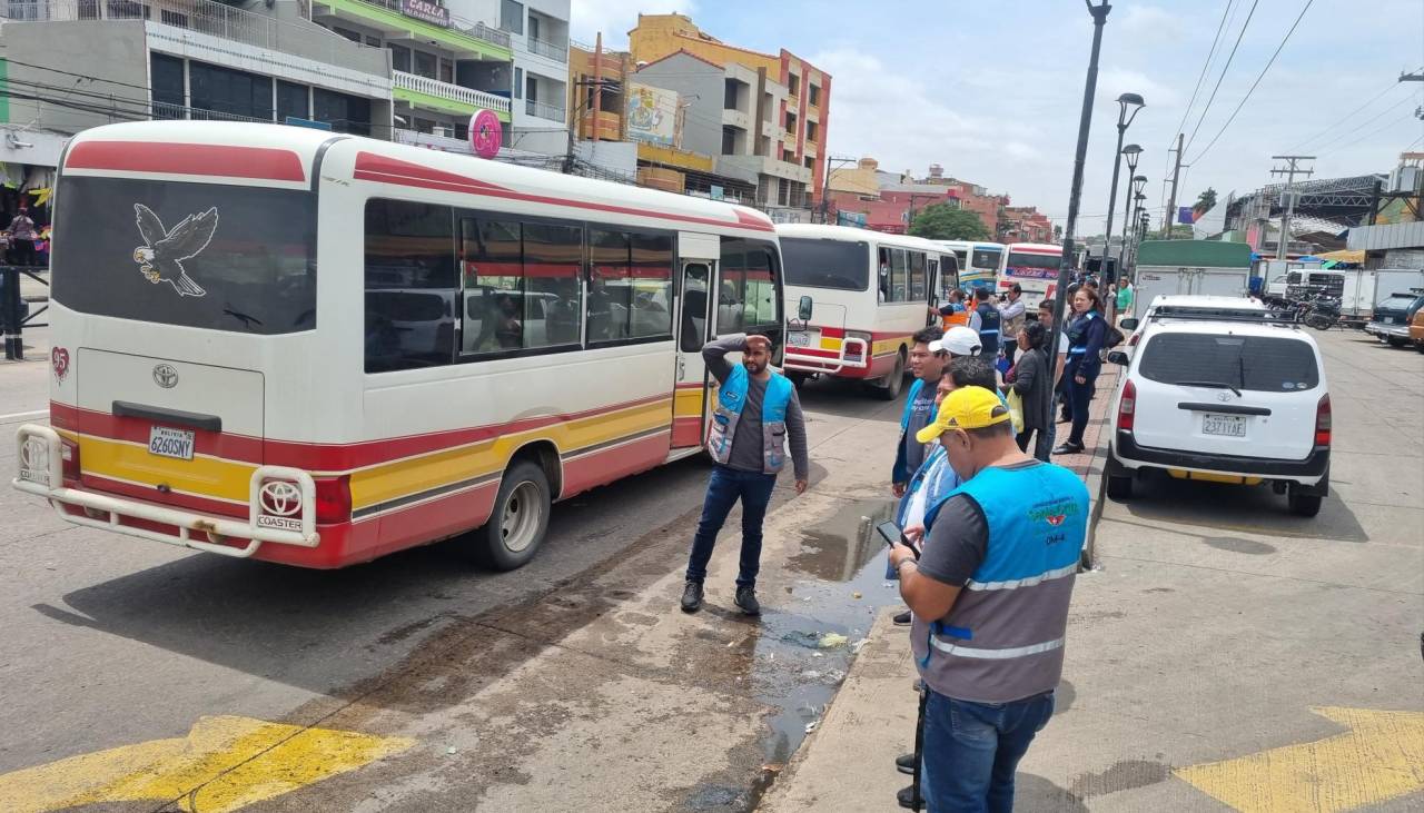 Incremento de pasajes: Montaño menciona la subvención del combustible y dice que “se tiene que hacer respetar” las tarifas