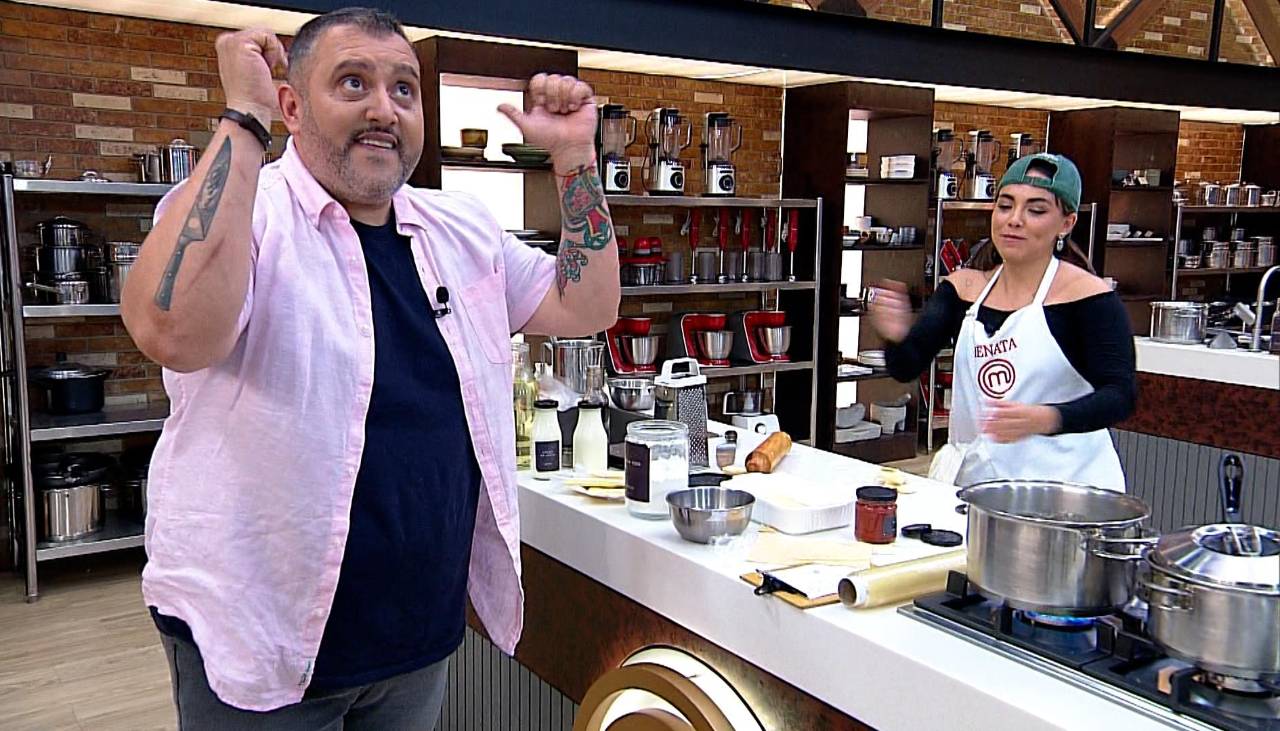 El trend viral de Corona que se animó a bailar Marcos Gonzalez junto a Renata 