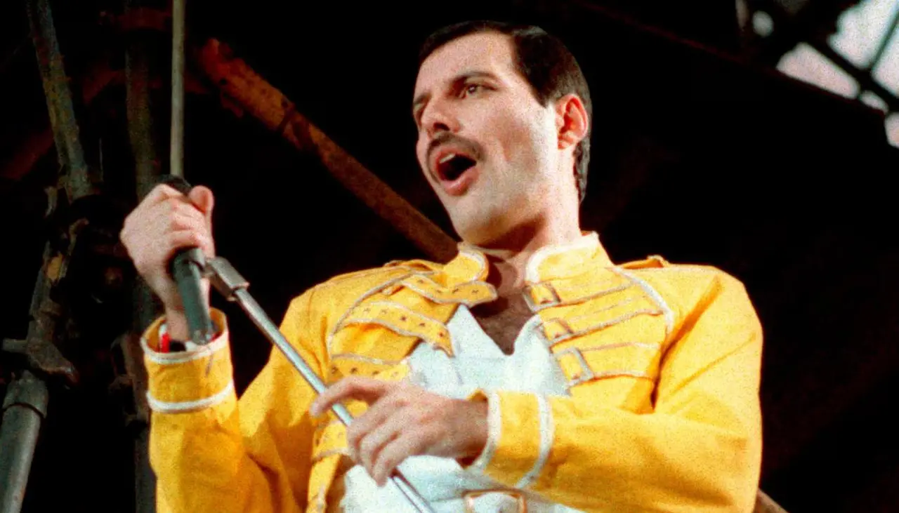 Freddie Mercury tuvo una “hija secreta”, señala una nueva biografía sobre el cantante