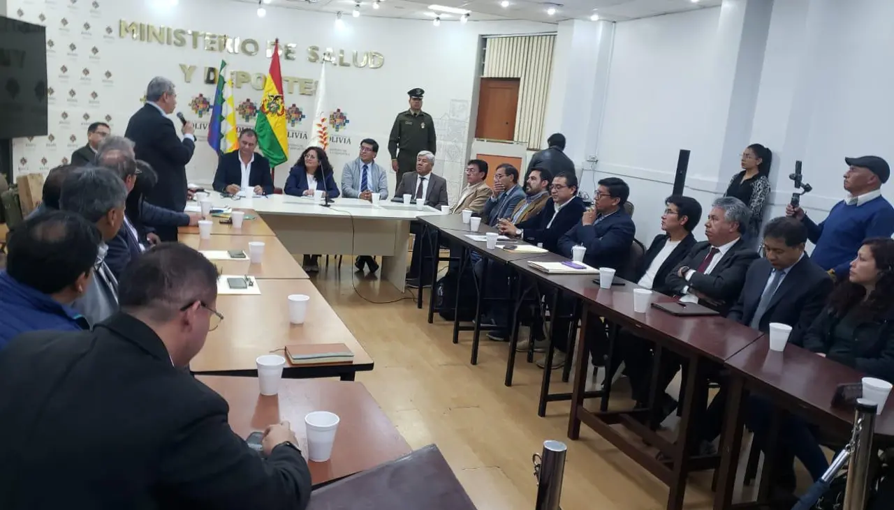 Ministra de Salud abre diálogo con el Colegio Médico en busca de sintonía para gestar políticas públicas