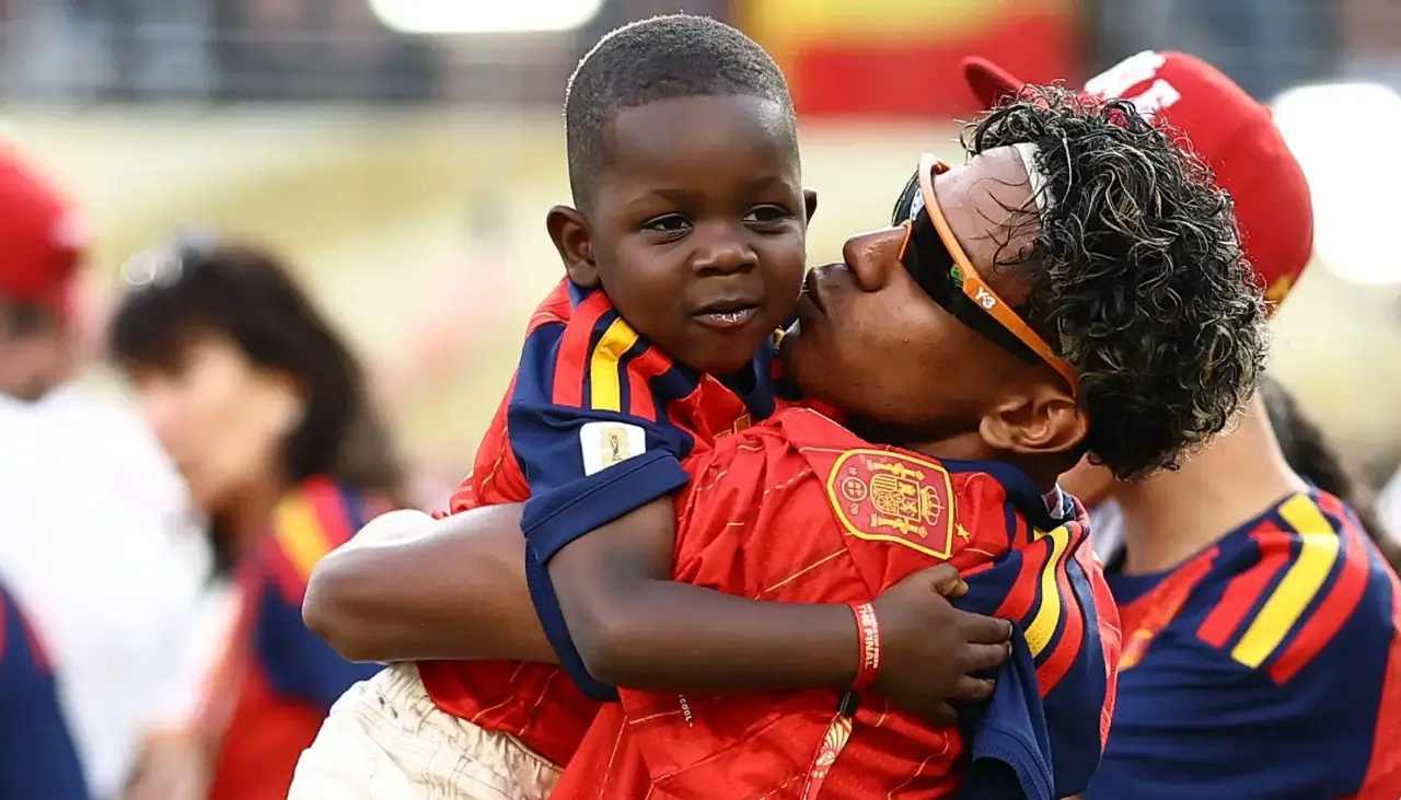 Video: la icónica celebración de Keyne y Lamine tras la victoria de España 