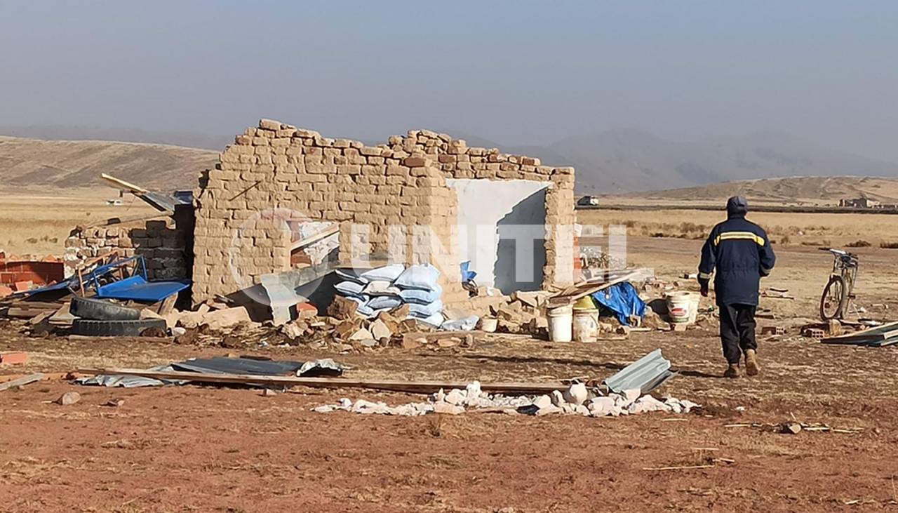 “Todo se lo ha llevado”: Un incendio agravó la situación de los afectados por el tornado que golpeó a Laja 