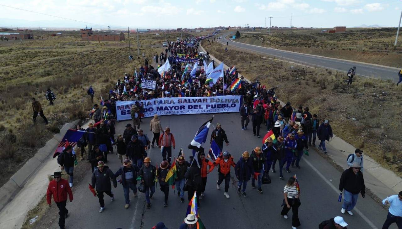 Con Evo y Andrónico a la cabeza, la marcha contra Arce parte de Caracollo con la advertencia de un bloqueo de caminos desde el 30 de septiembre