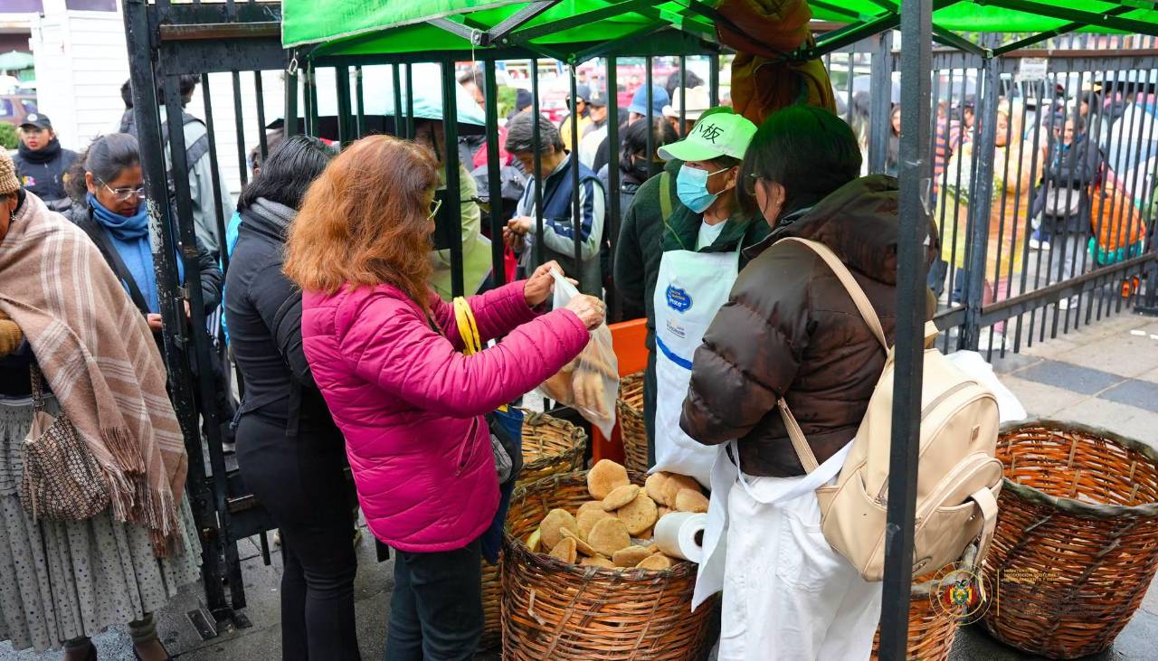La Paz: Defensa al Consumidor amonesta a 25 establecimientos que vendían el pan a Bs 1