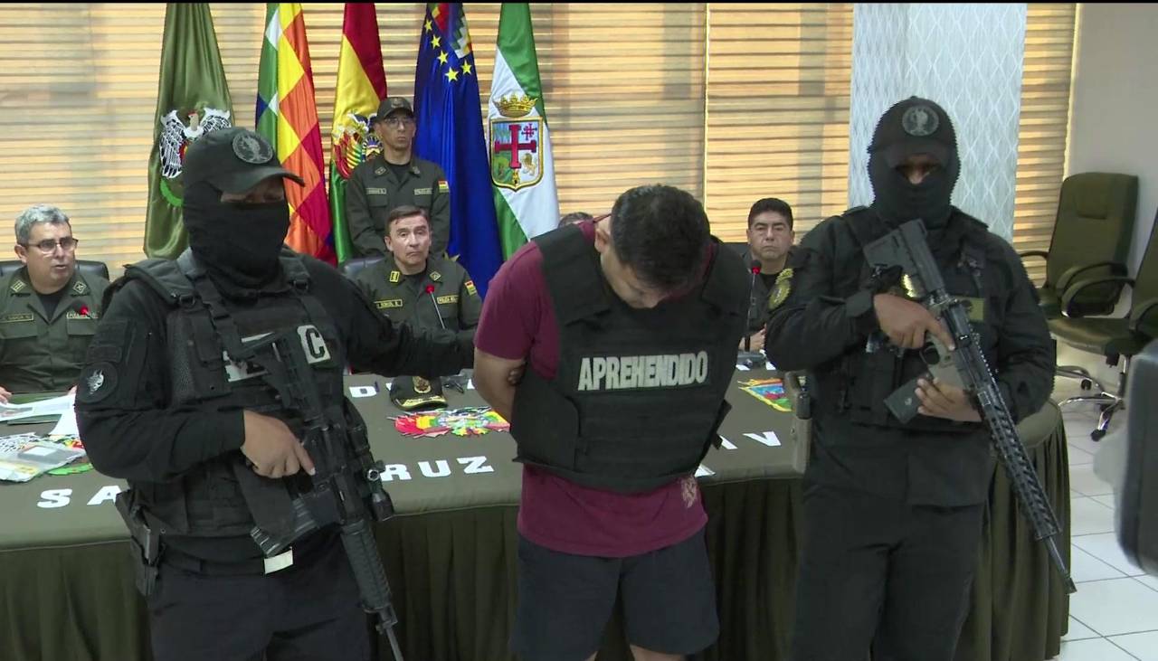 Cámaras de seguridad y una camioneta lo delataron: Así cayó atracador de un banco en La Guardia